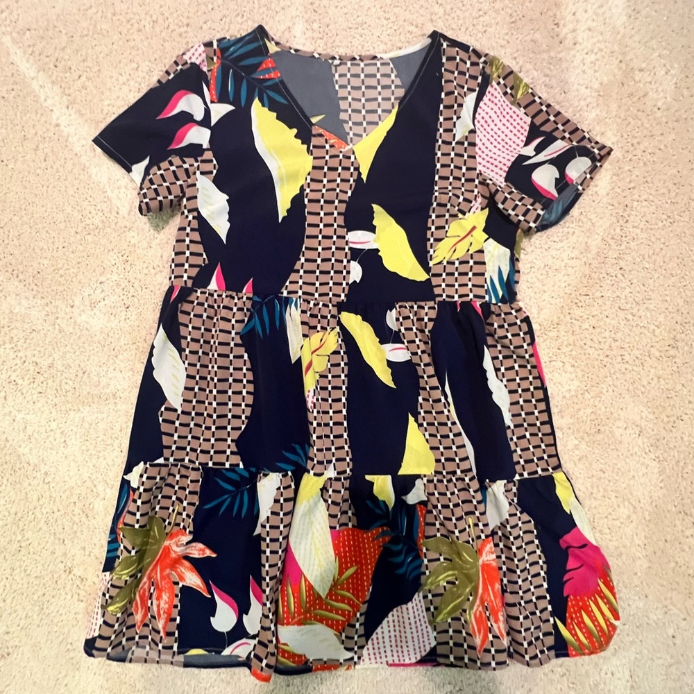 Multicolor Patterned Babydoll Short Sleeved Dress Size Medium - Picture 5 of 10